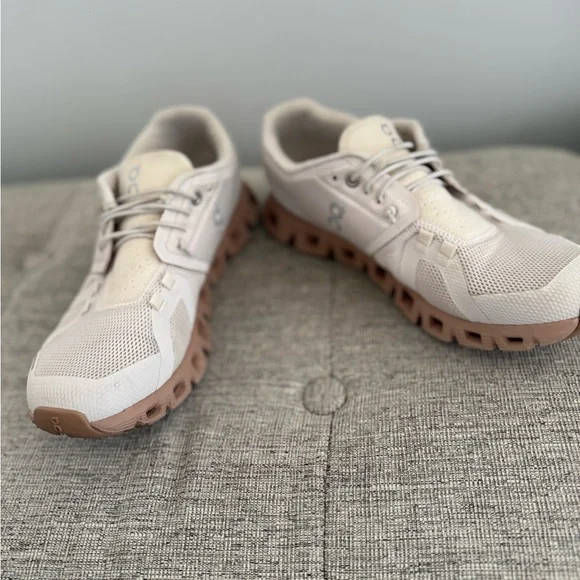 ON Cloud 5 Running Shoe Women's - Picture 9 of 10